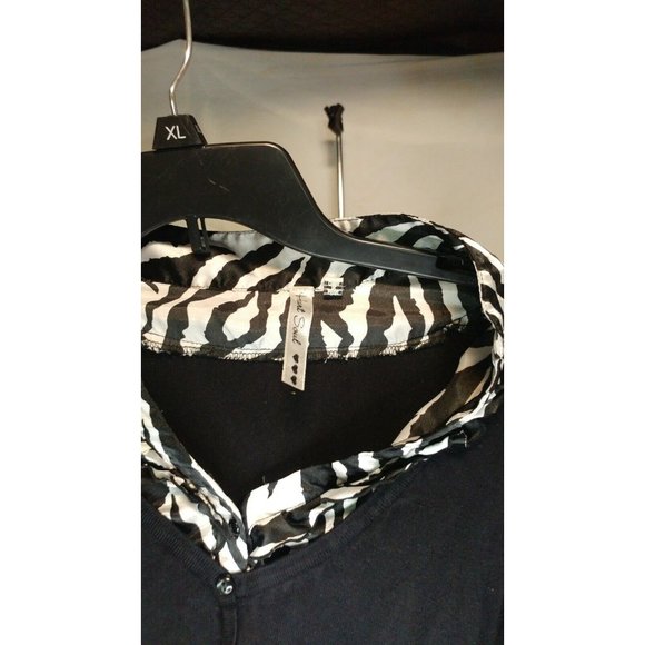 Heart & Soul Black Pullover Blouse w/ Zebra Print Accent size M - Picture 3 of 6